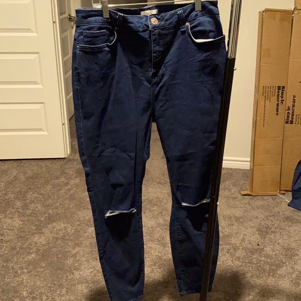 Dark blue ripped jeans from forever 21